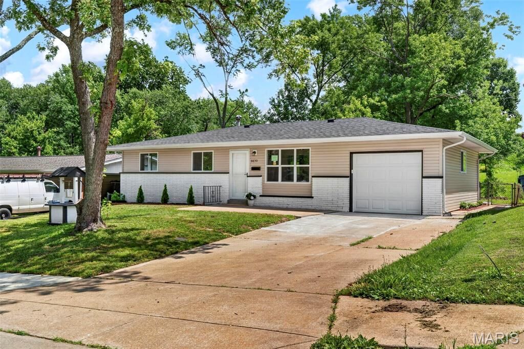Property Photo: 8630 North Avenue MO 63114