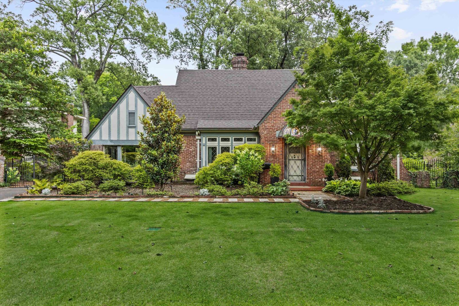 Property Photo: 624 N Trezevant St TN 38112