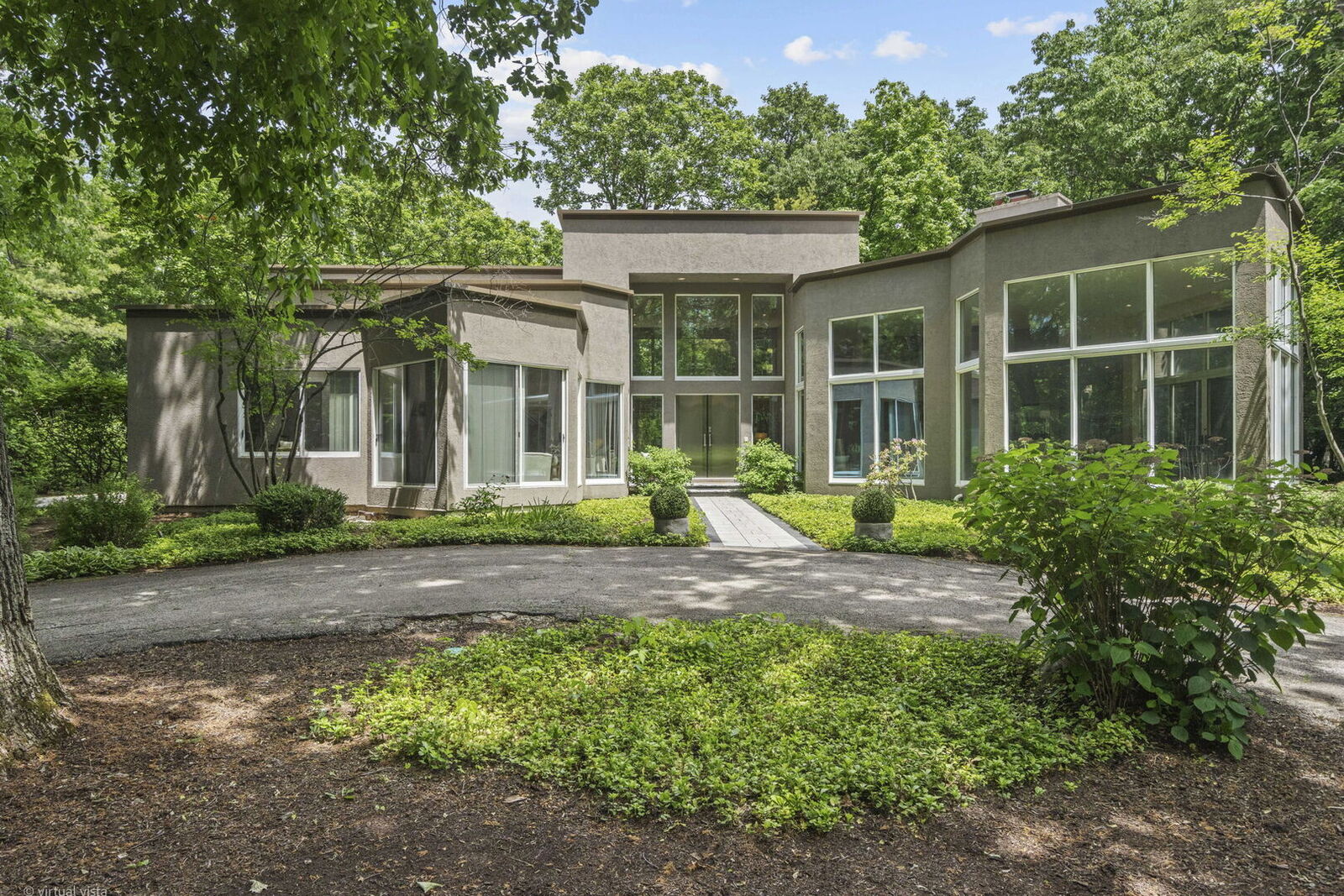 Property Photo:  2 Dunsinane Lane  IL 60015 