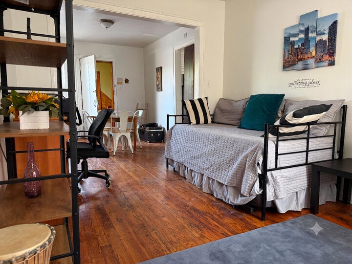 Property Photo:  2611 W Peterson Avenue 2R  IL 60659 