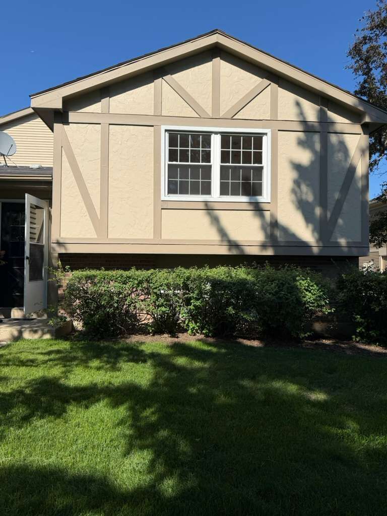 Property Photo:  136 Brookwood Court  IL 60061 
