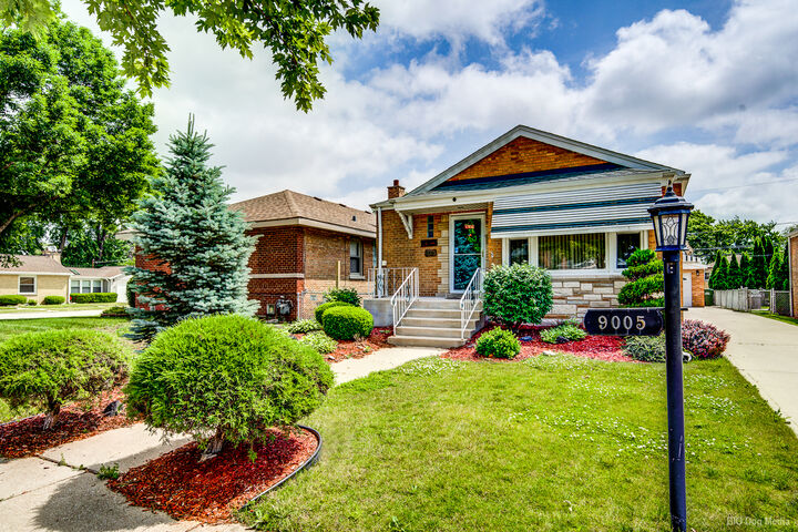 Property Photo:  9005 S Utica Avenue  IL 60805 
