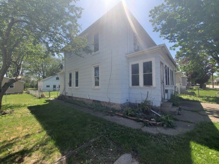 Property Photo: 1306 17th Street IL 61244