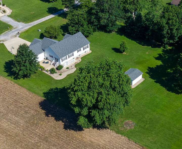 Property Photo:  112 Pheasant Run  IL 62898 
