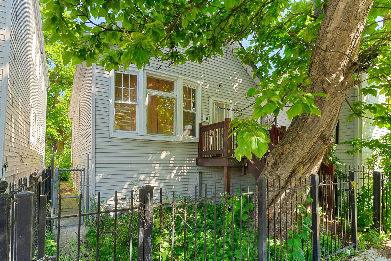 Property Photo:  2922 E 78th Place  IL 60649 