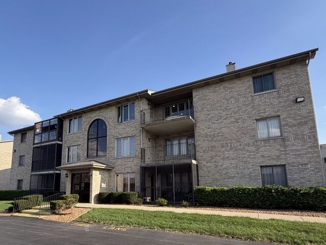 Property Photo: 13950 Lavergne Avenue 908 IL 60418