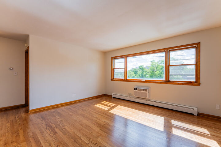 Property Photo: 342 Beach Avenue 2B IL 60526