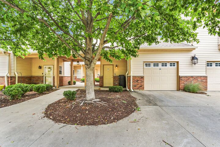 Property Photo: 3848 Thornhill Circle 3848 IL 61822
