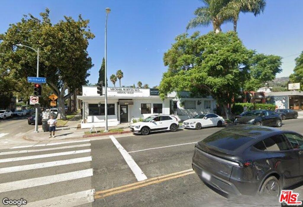 Property Photo:  2101 Hillhurst Avenue  CA 90027 