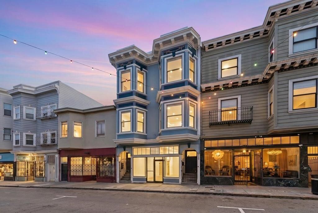 Property Photo: 1427 Grant Avenue CA 94133