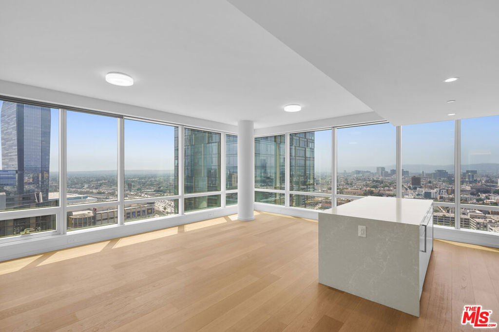 Property Photo:  877 Francisco Street 2811  CA 90017 