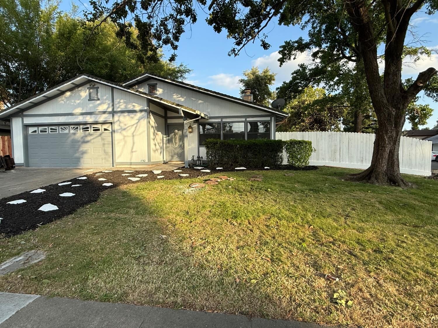 Property Photo: 1450 Oak Nob Way CA 95833