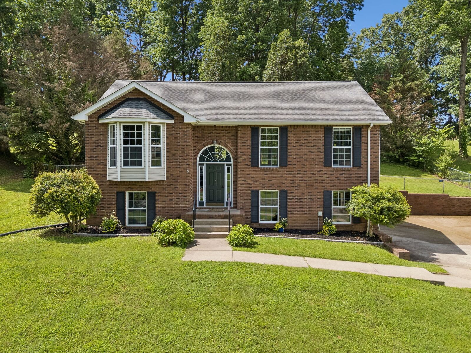 Property Photo: 1062 Heatherwood Rd TN 37146