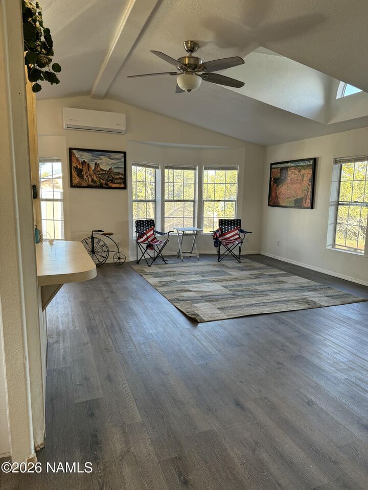 Property Photo: 1856 E Whitehall Drive AZ 86046