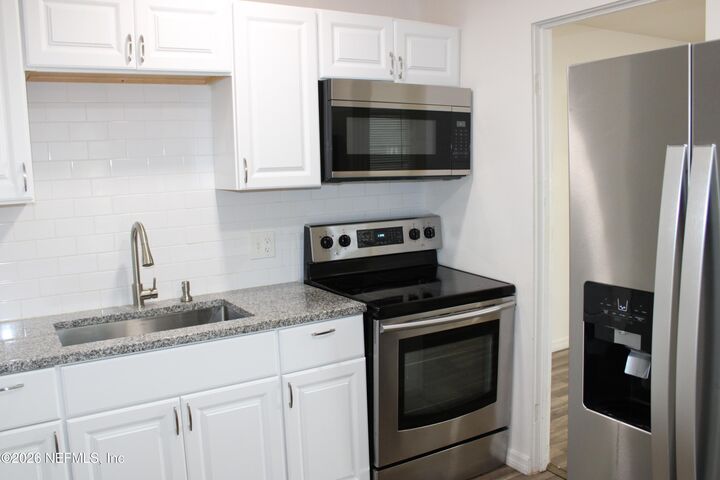 Property Photo:  3661 Cascade Road  FL 32207 