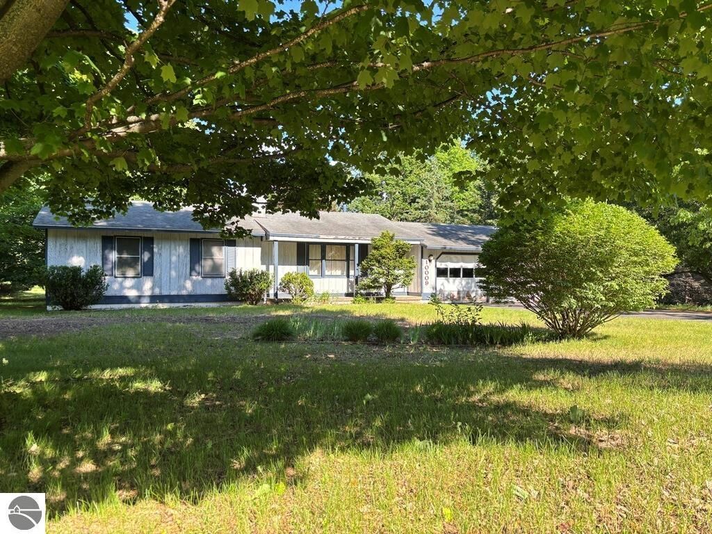 Property Photo: 10009 E Lakeview Hills Road MI 49684