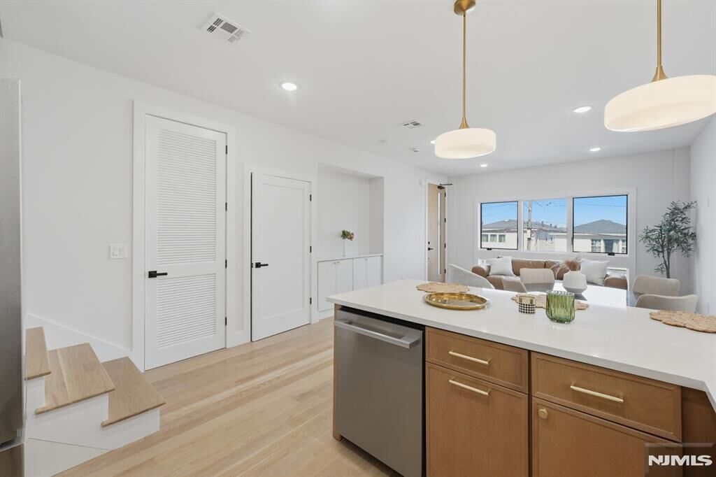 Property Photo:  98 Western Avenue 1  NJ 07307 