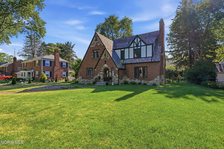 Property Photo:  2718 Barrington Drive  OH 43606 