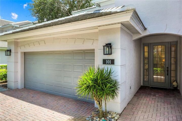 Property Photo: 9271 Indigo Isle Ct 101 FL 34135