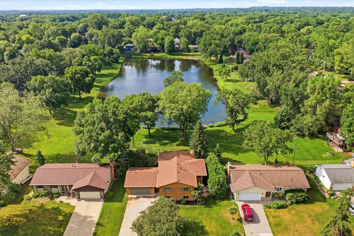 Property Photo:  2516 Ridge Lane  MN 55112 