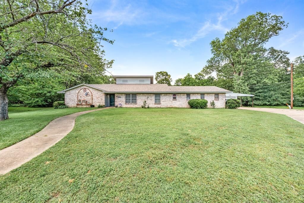 Property Photo: 2826 Birchwood Lane TX 75428