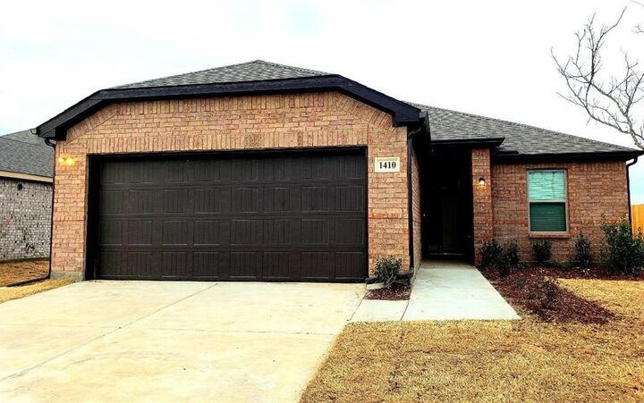 Property Photo:  1410 Brindle Drive  TX 75402 