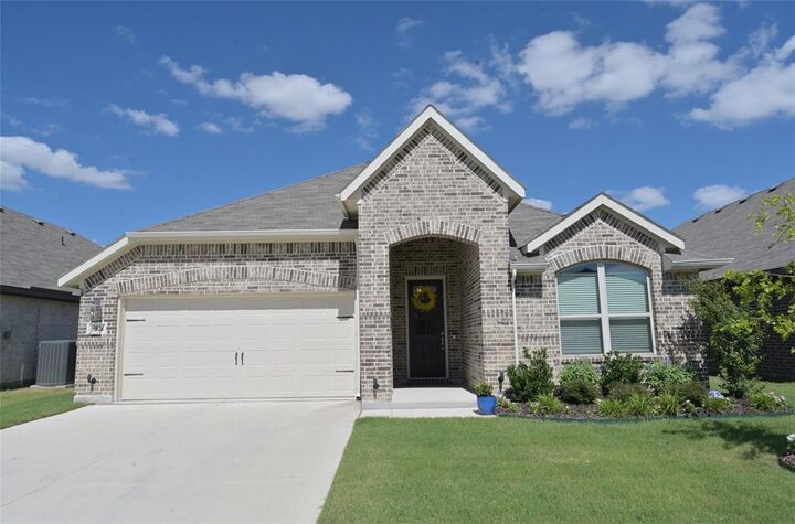 Property Photo: 5924 Pine River Lane TX 76179