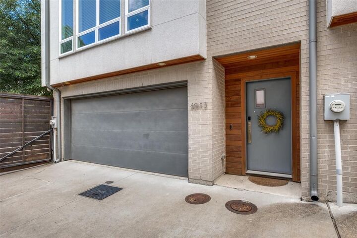 Property Photo: 4913 Dartford Drive TX 75204