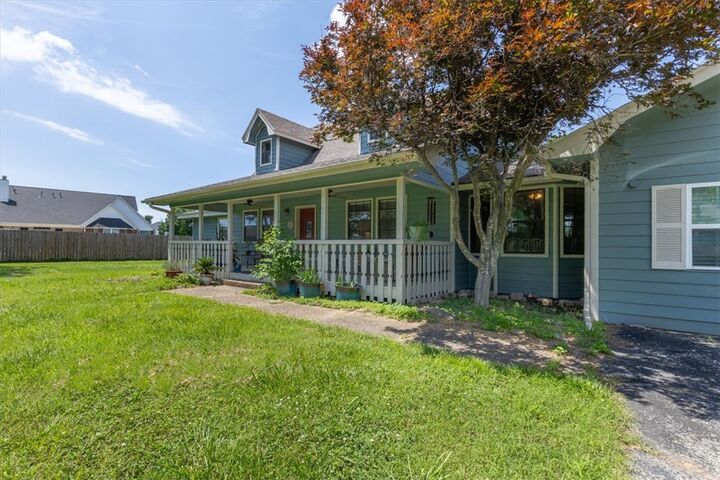 Property Photo:  1301 Laurel Avenue  AR 72758 