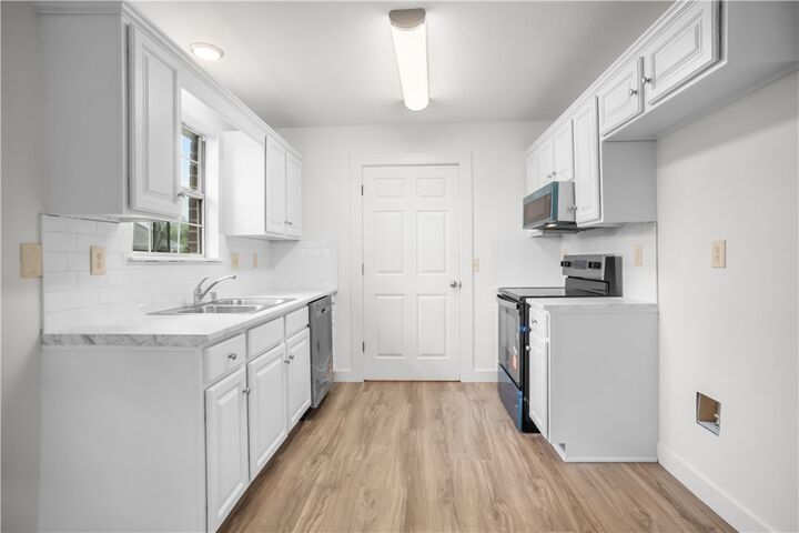 Property Photo:  1154 S Pepper Tree Lane  AR 72704 