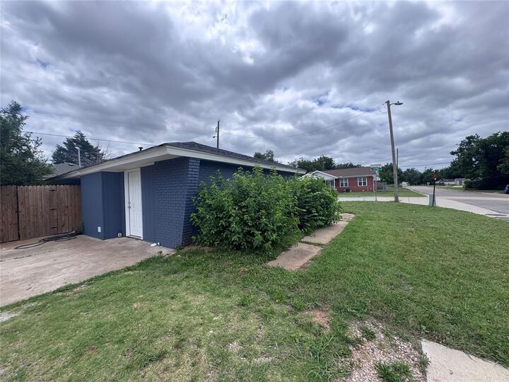 Property Photo: 1901 NE 27th Street OK 73111