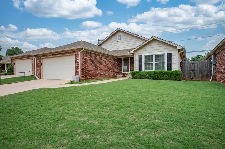 Property Photo:  2455 Manchester Drive 41  OK 73120 