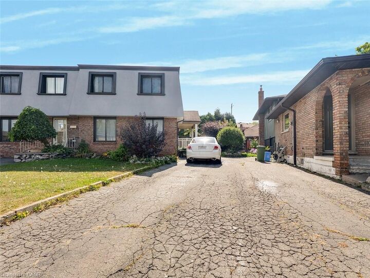 40 Yeoville Court — photo 1