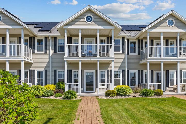 394 Mackenzie Drive — photo 1