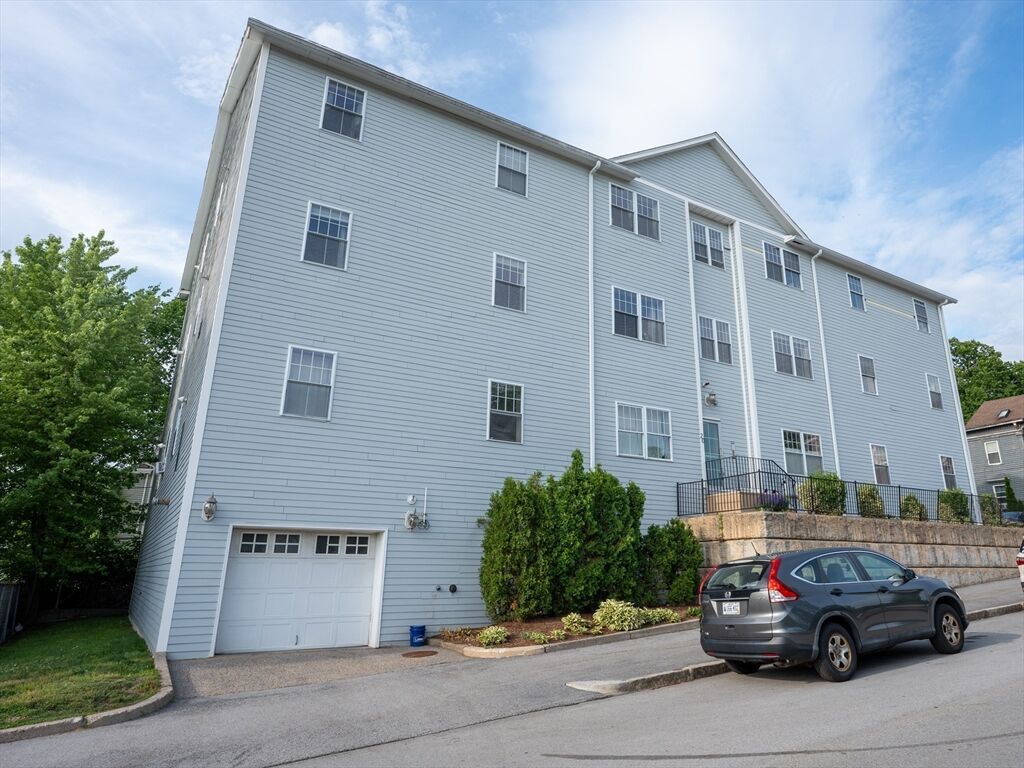 Property Photo:  20 Willliam Street 8  MA 01609 