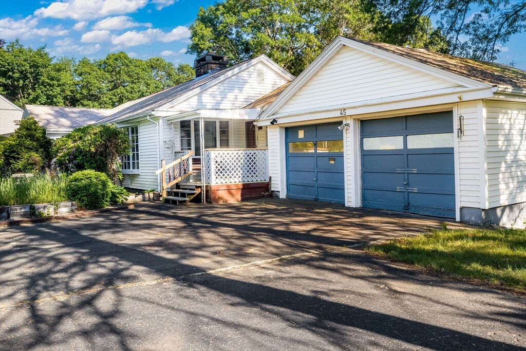 Property Photo:  45 Indian Hill Rd  MA 01606 