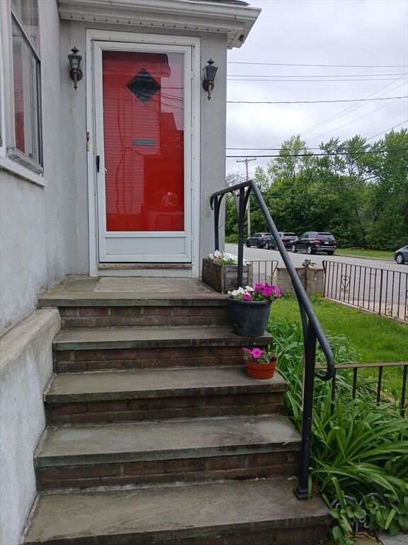 Property Photo:  117 Auburn Street 1  MA 02155 