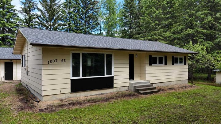 Property Photo: 1507 65 Street AB T7E 1S3