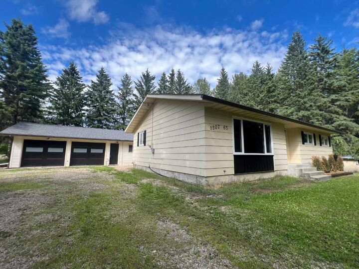 Property Photo: 1507 65 Street AB T7E 1S3