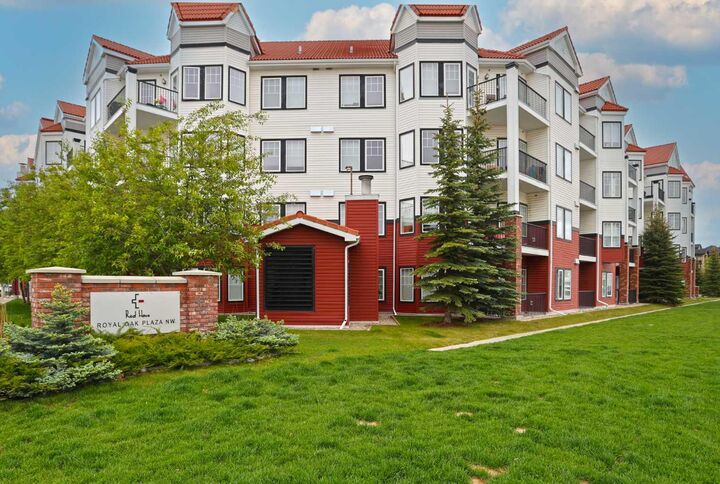 30 Royal Oak Plaza NW 420 — photo 1