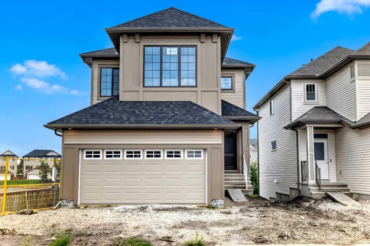 310 Montrose Crescent SE — photo 1