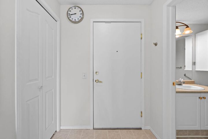 Property Photo: 5000 Somervale Court SW 325 AB T2Y 4M1