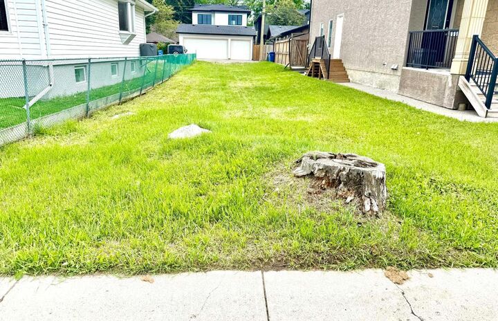 Property Photo:  217 20 Avenue NW  AB T2M 1C3 