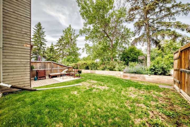 Property Photo: 2218 30 Street SW 101 AB T2E 2L8