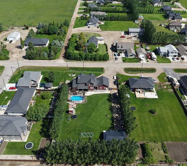 Property Photo: 521 12th Avenue W AB T0K 0B0