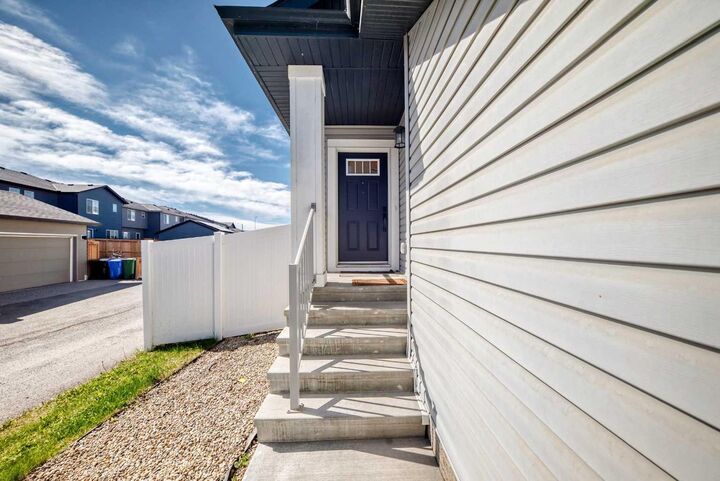 Property Photo:  91 Walcrest Way SE  AB T2X 4G2 