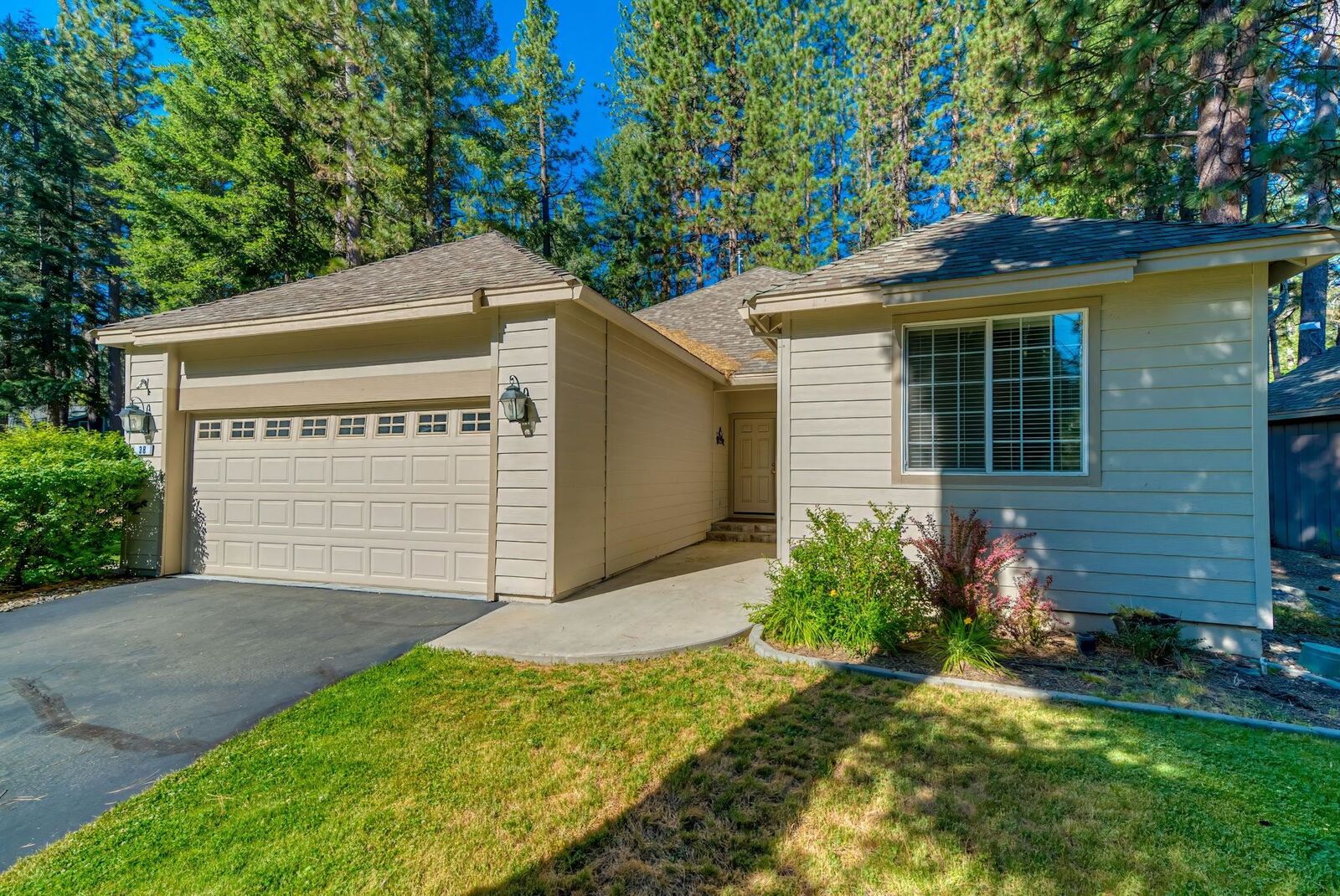 Property Photo: 38 Oak Court CA 96103