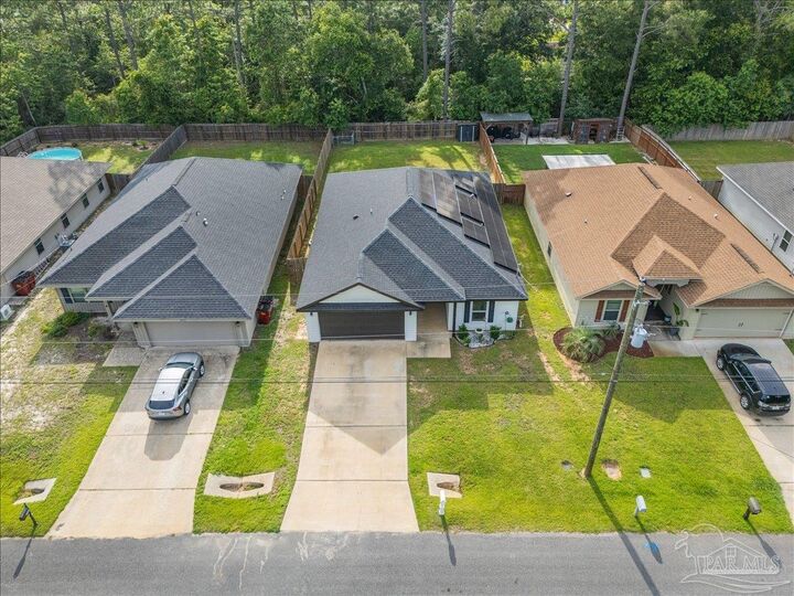 Property Photo:  2948 N 24th Ave  FL 32583 