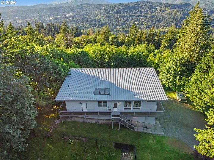 Property Photo:  301 Ward Rd  WA 98671 