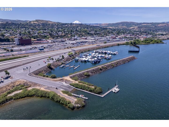 Property Photo: 101 N Boat Basin Rd B 16 OR 97058